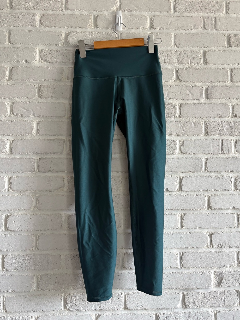 ALO Yoga High-Waist Airlift Leggings - Deep Teal Green, Size Small.